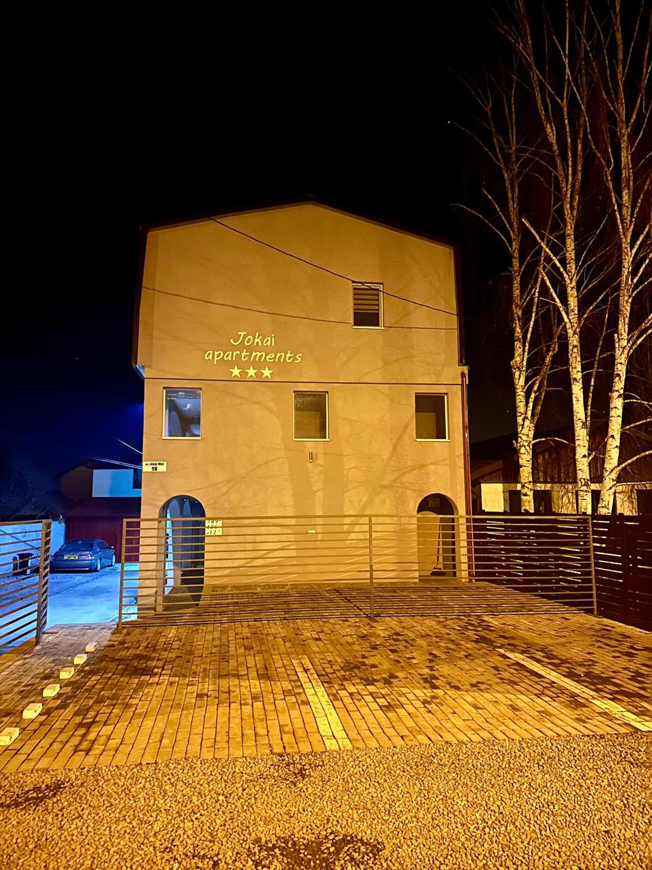 Jokai Apartments Nr9, code entry view 5