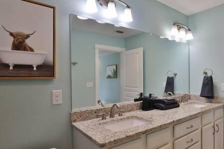 Spacious 4 BR Beach Retreat - Blocks From Beach view 4
