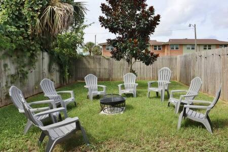 Spacious 4 BR Beach Retreat - Blocks From Beach view 5
