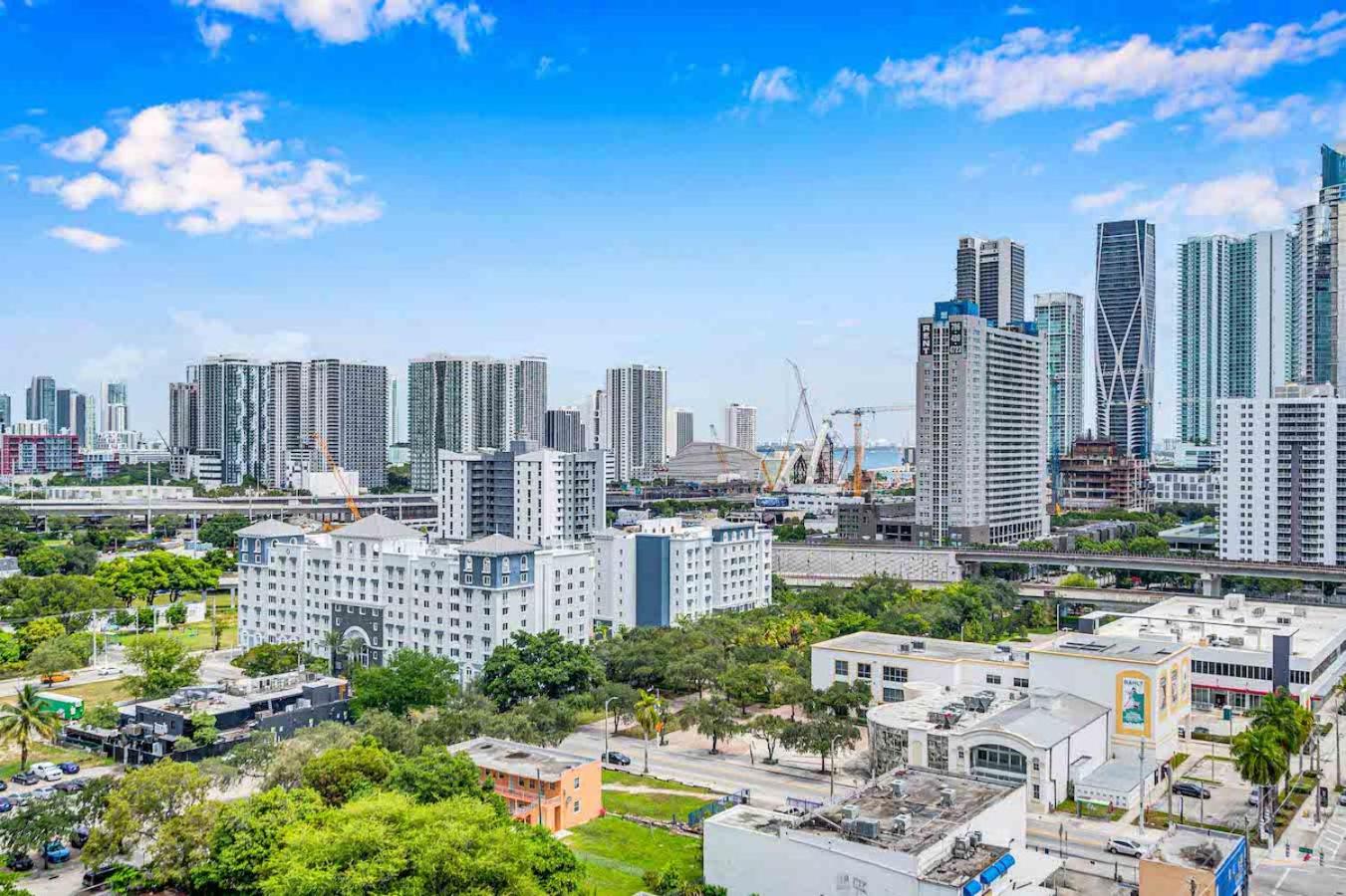 Hotel Amazing 3 Bed Unit in DWNTWN Miami With Free Parking - Image 1