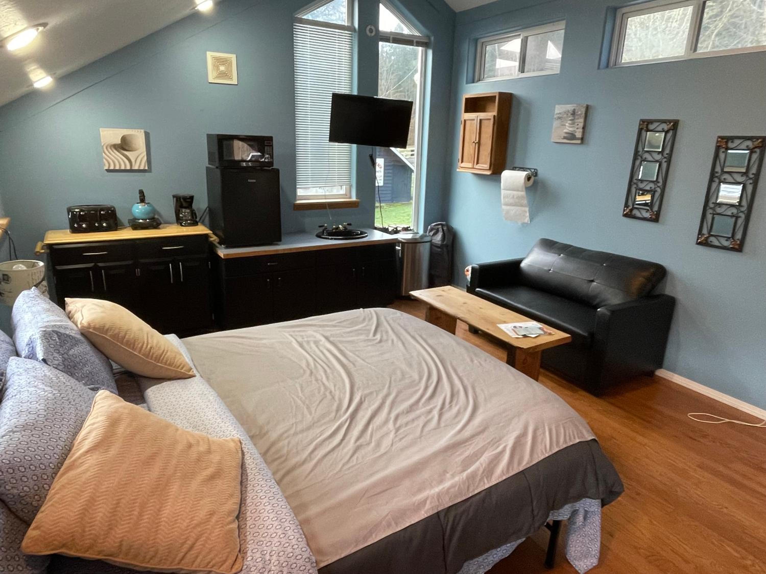 Oceanfront Studio/Loft: Alpacas, Oysters & Kayaks view 4