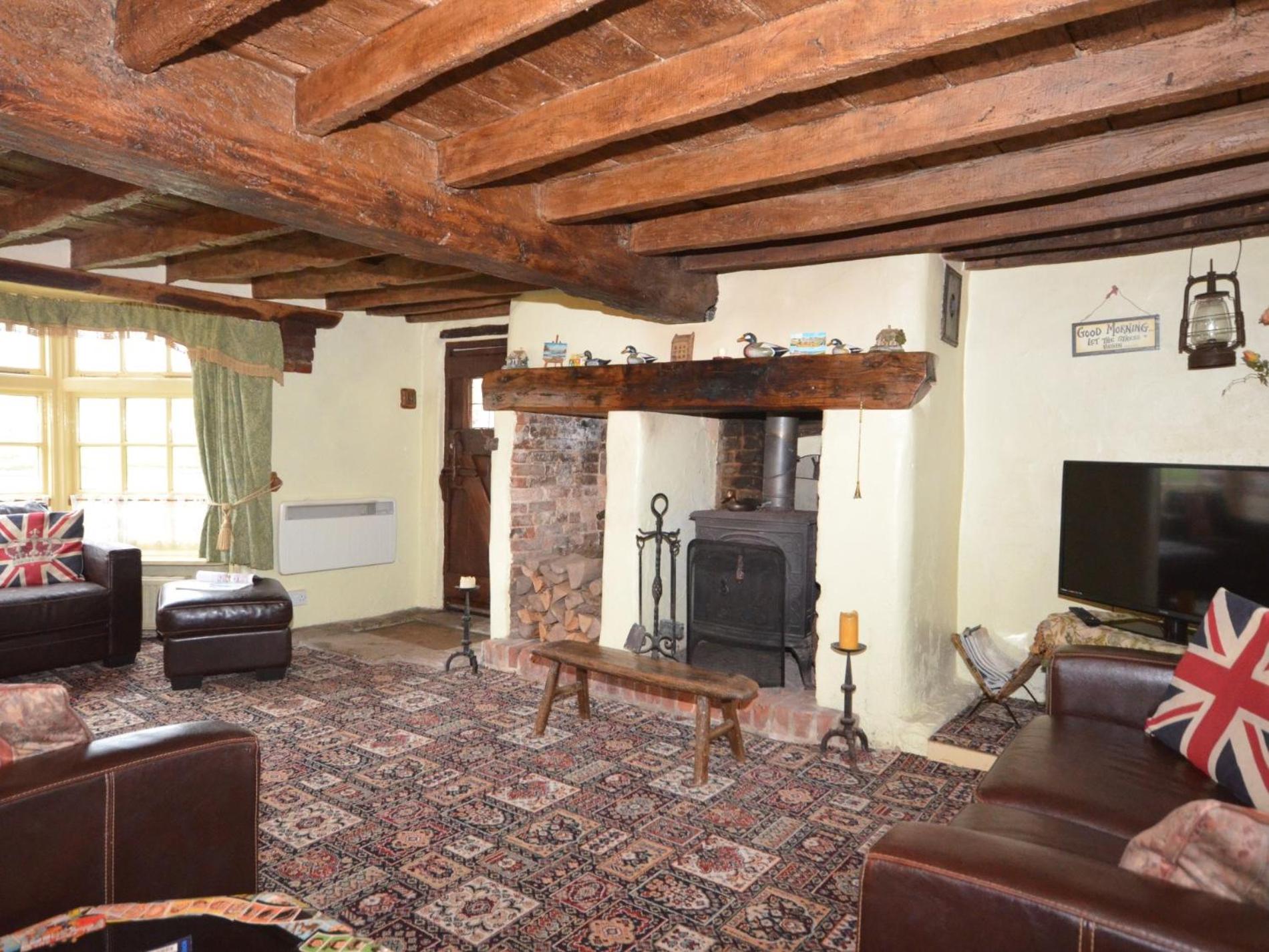 3 Bed in Wimborne oc-thold view 3