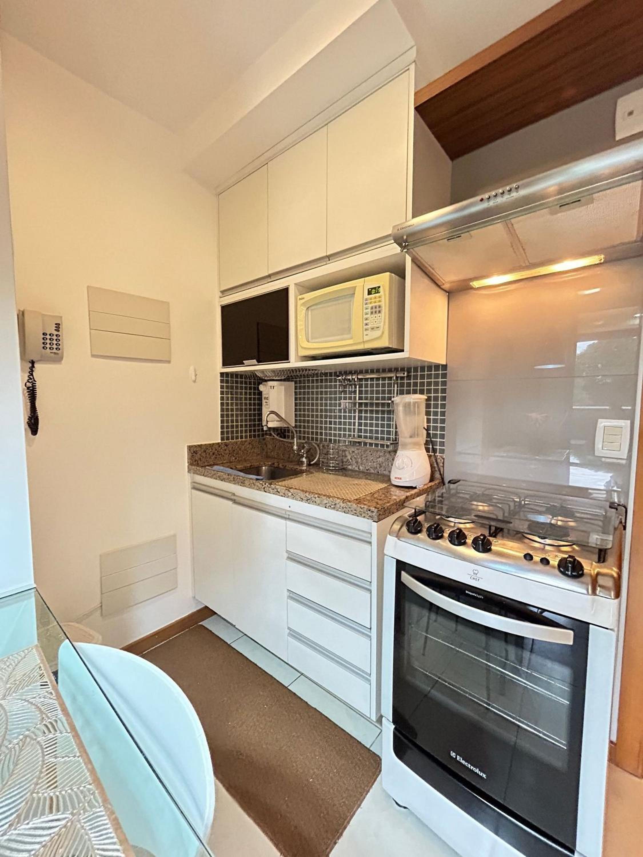 Life 209 Apto em resort beira lago com TV Smart