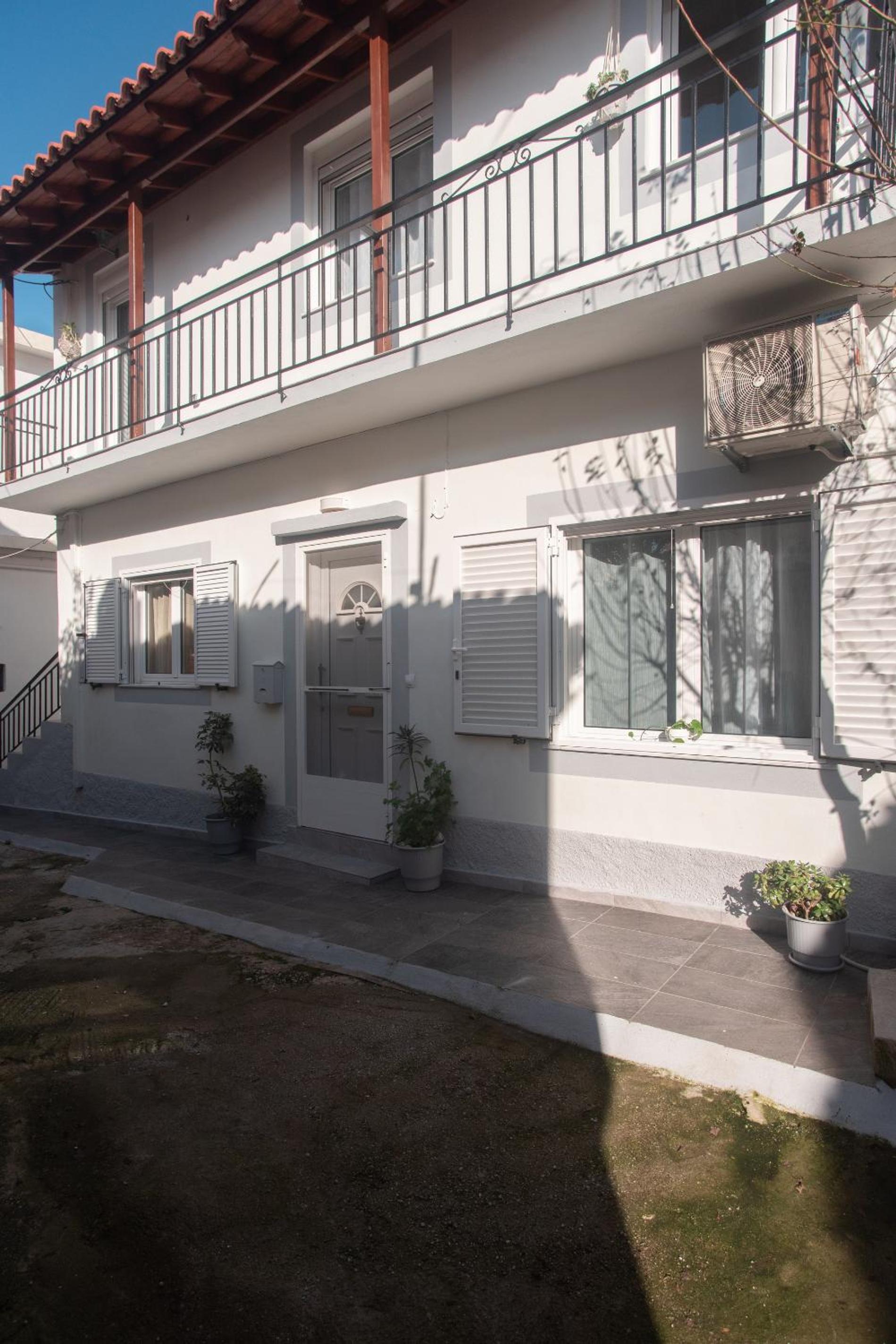 Alonaki home