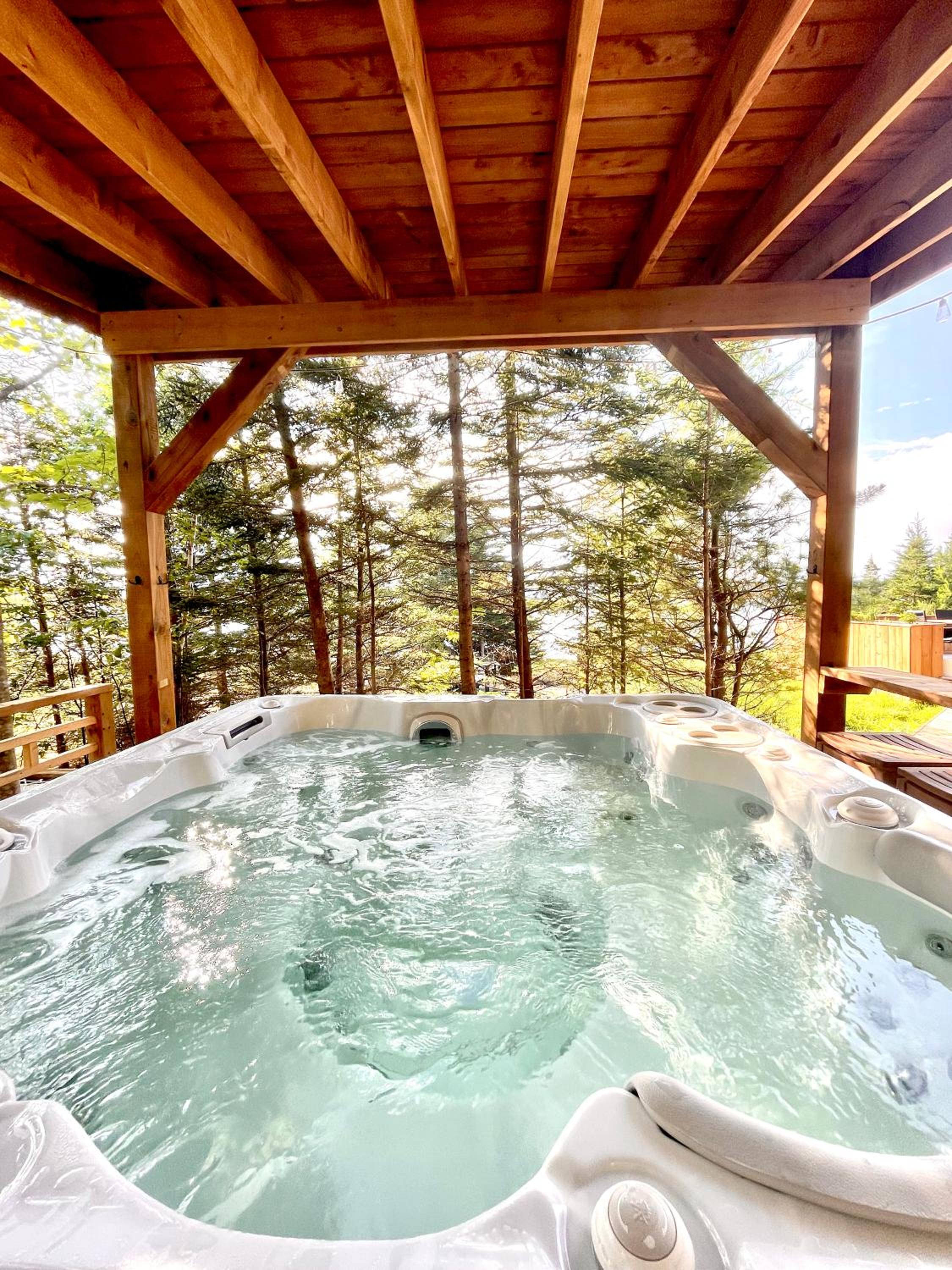Modern waterfront cottage +hot tub