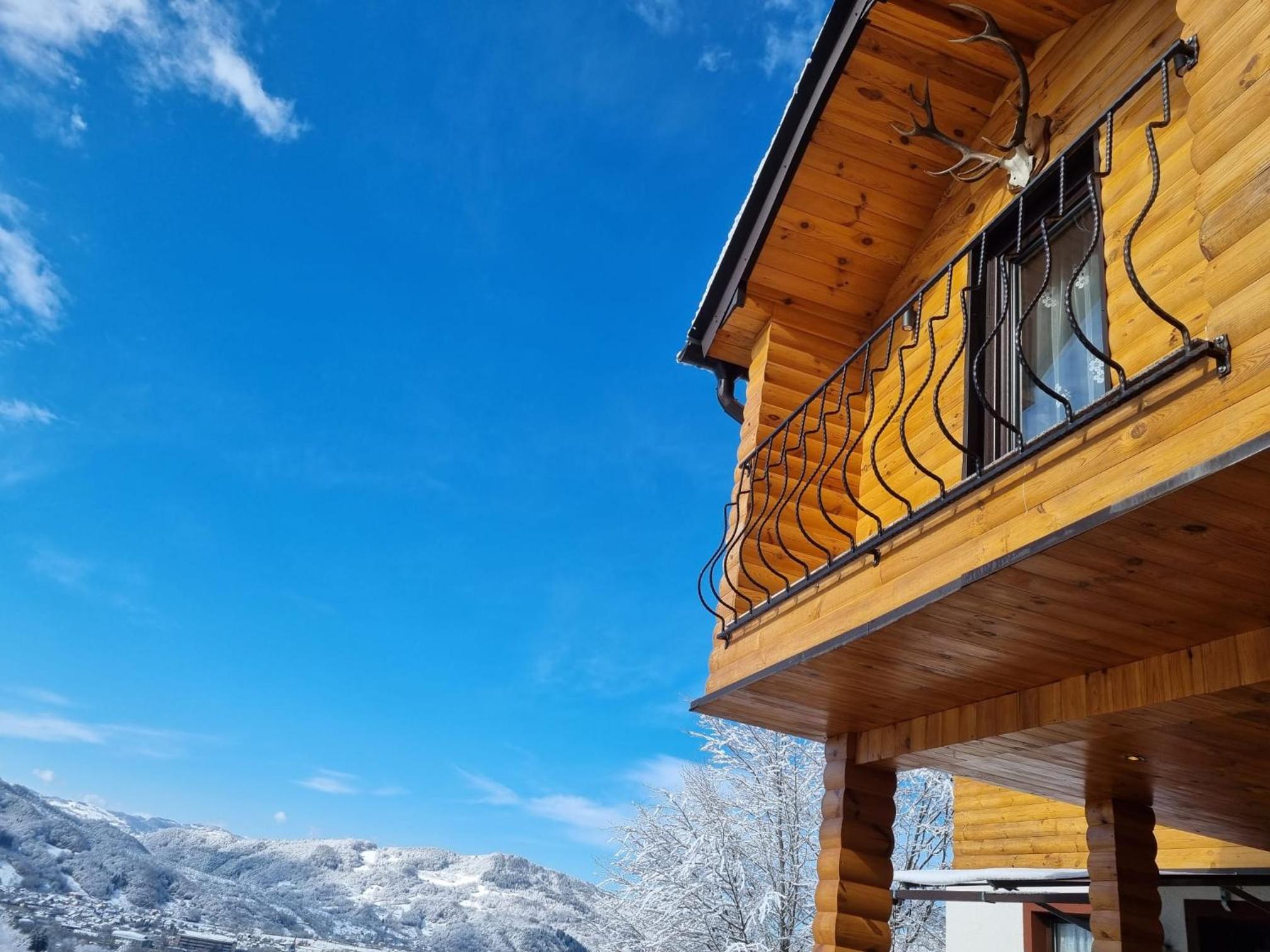 La casa din deal view 2