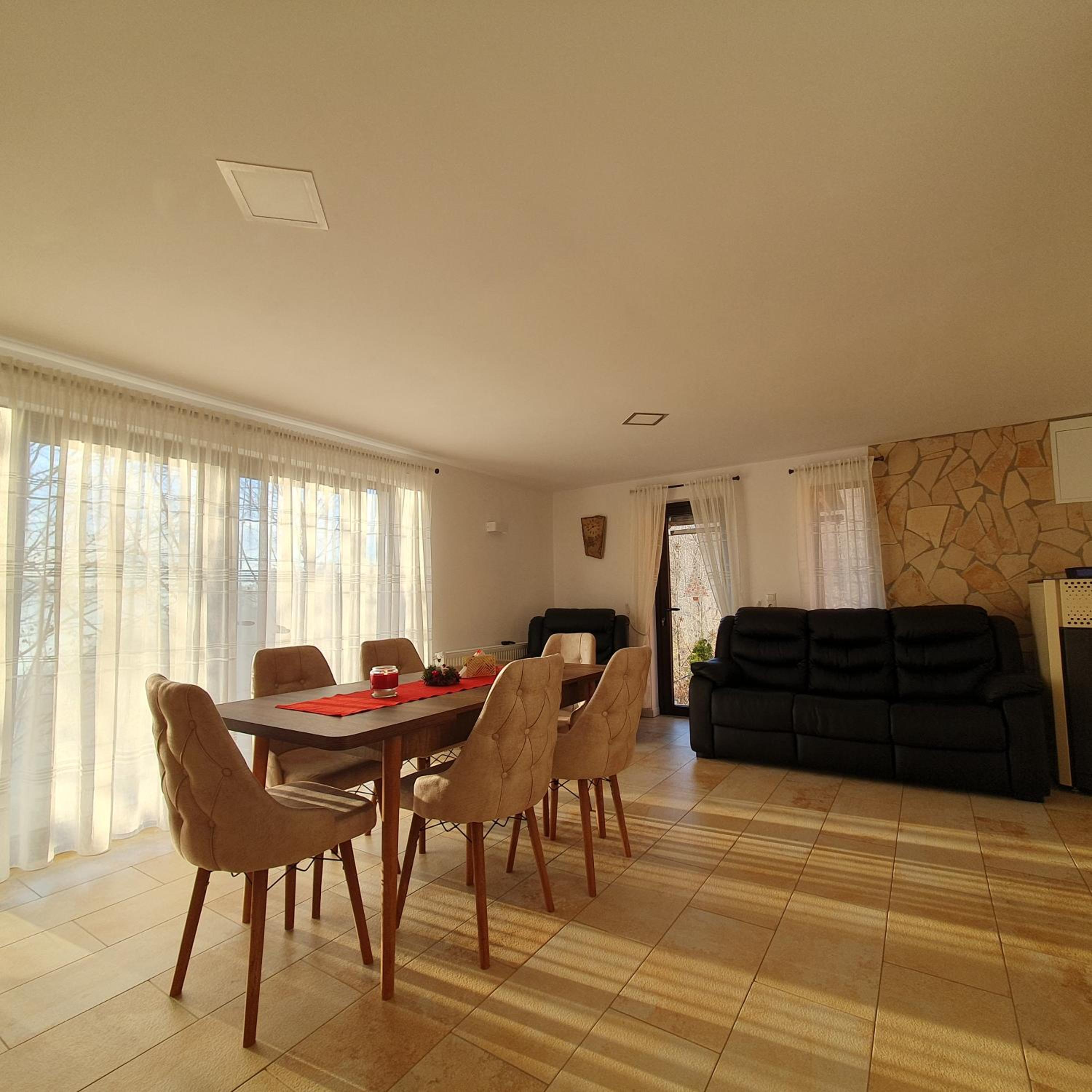 La casa din deal view 3