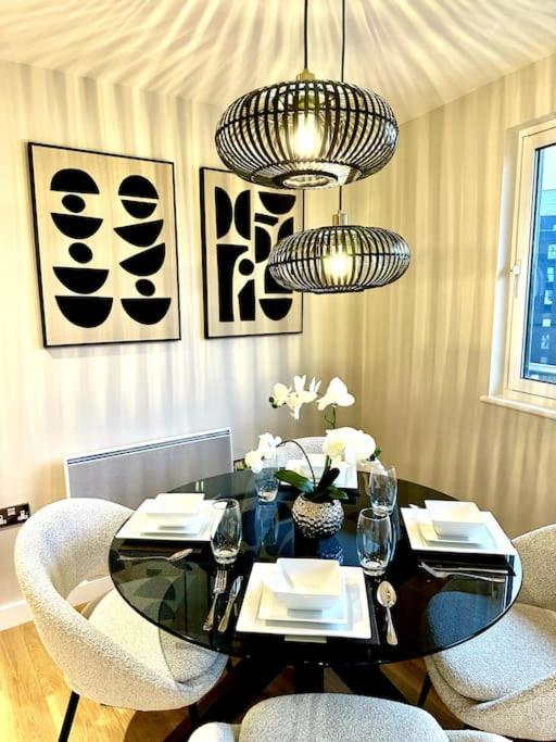 Hotel Exclusive Marina View Apartment Free Parking - Image 1