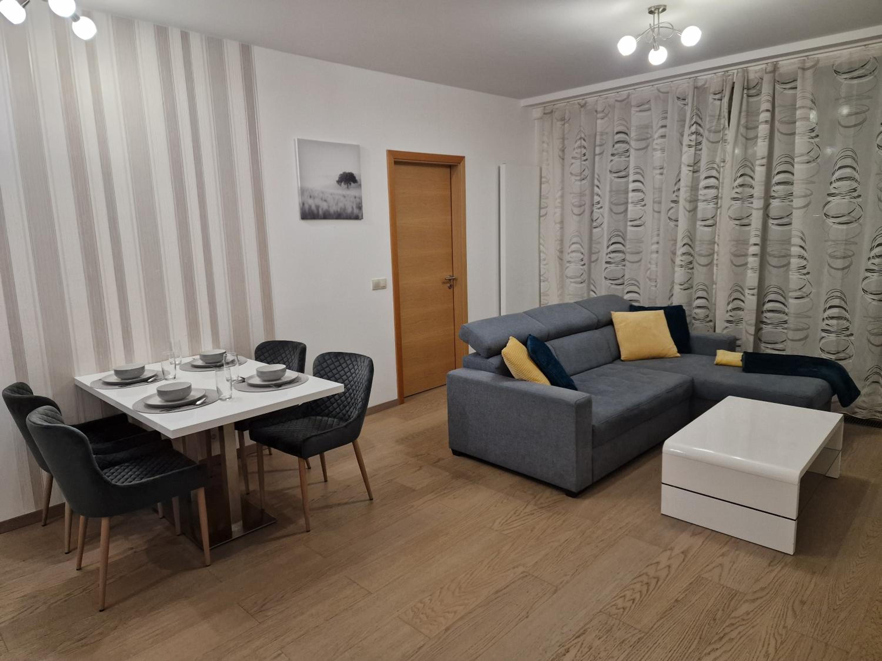 Stylish Panorama City Family Suite view 2