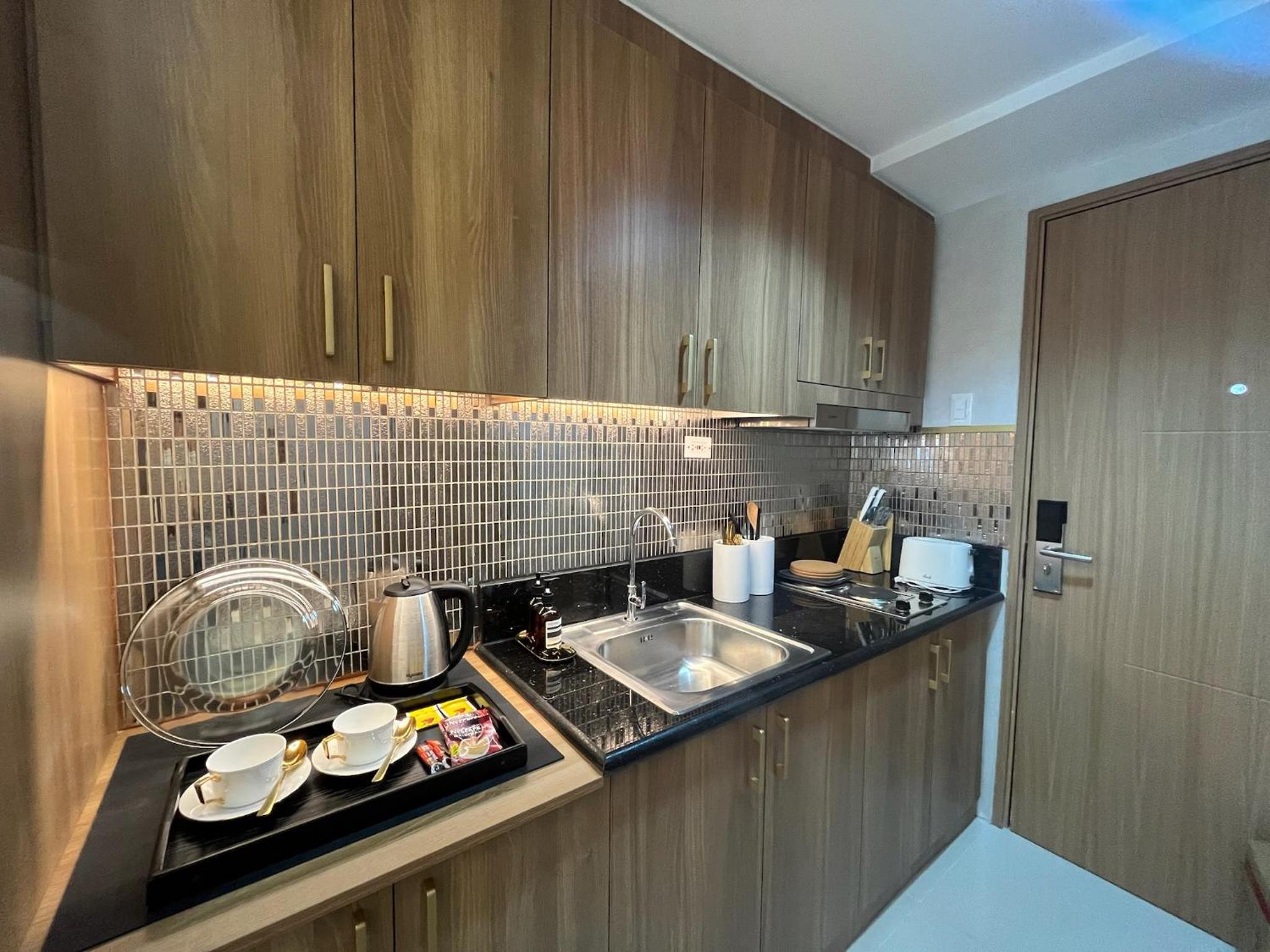 New Luxury Condo in Mall of Asia and near Manila Airport view 4