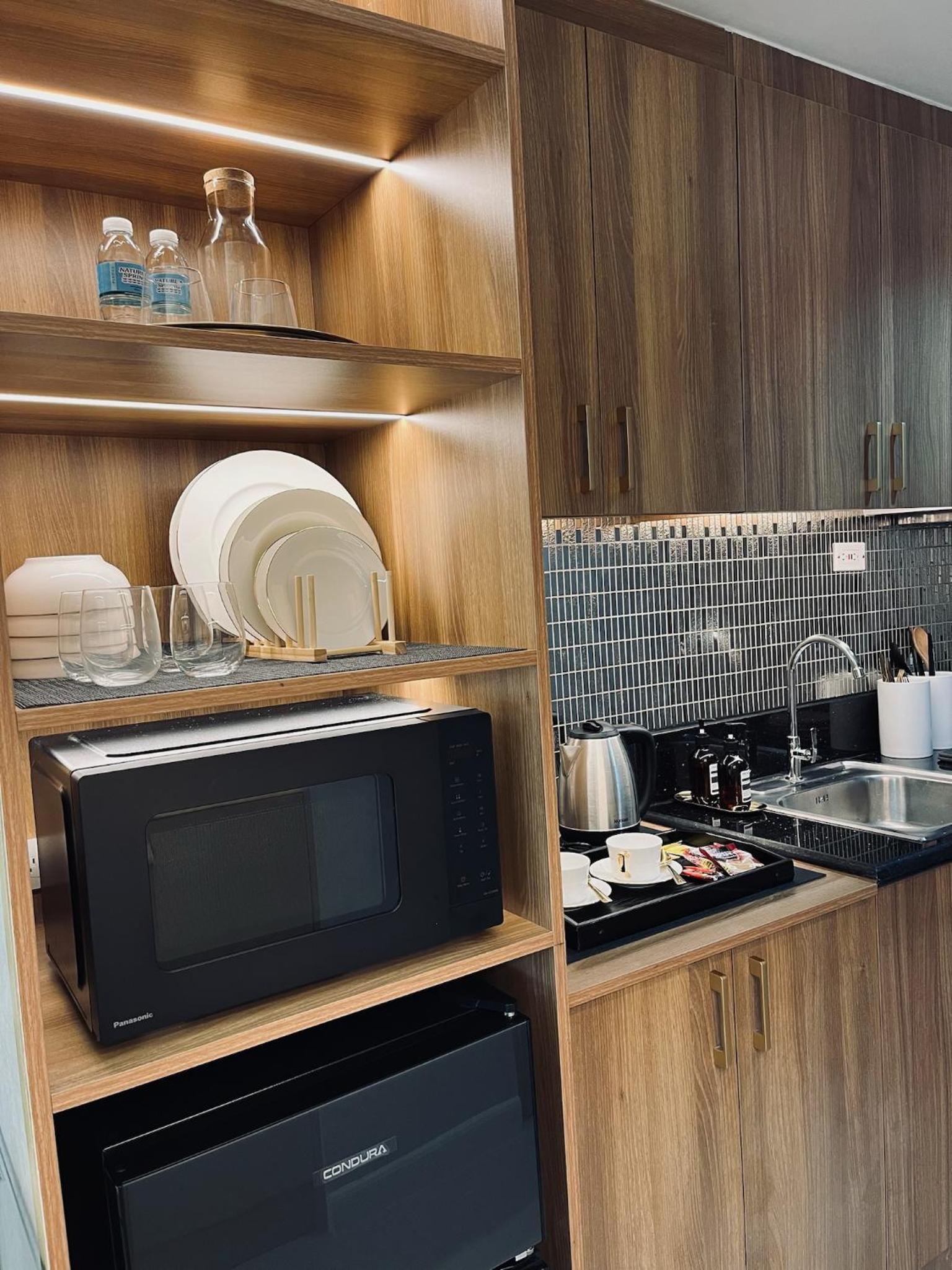 New Luxury Condo in Mall of Asia and near Manila Airport view 5