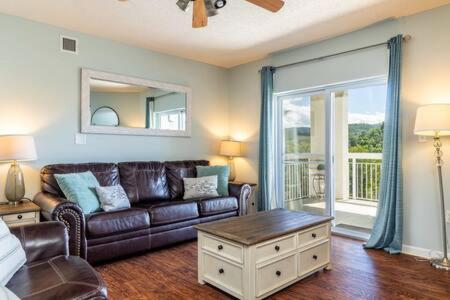 Condo for 6, Pool, Gym, Patio, 1 Block to Parkway , Seasonal Outdoor Pool with Lazy River, Near Dollywood & Smoky Mountains, 24H Hospitality, Cozy Living S view 3