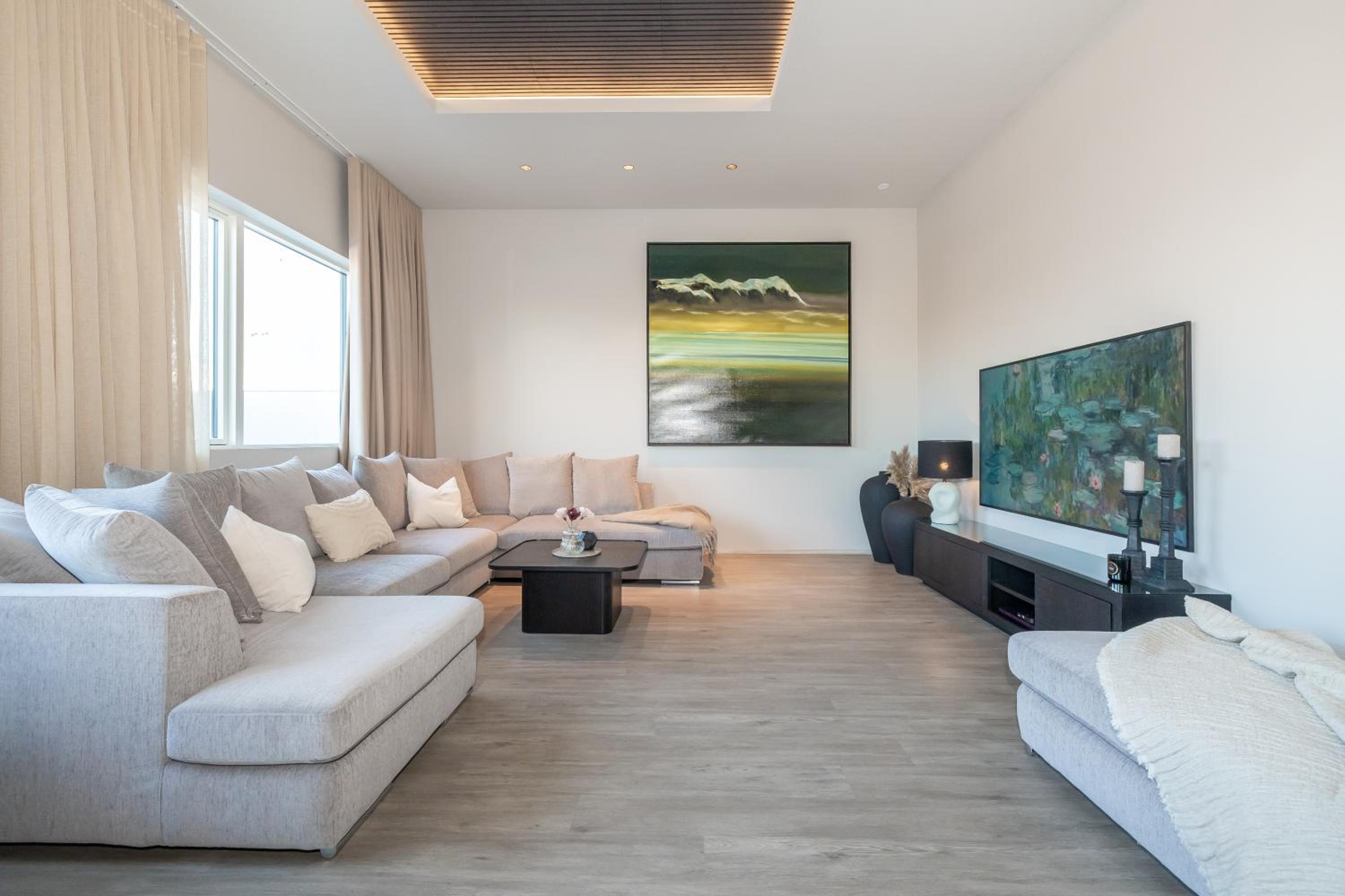LL Properties - Luxury Penthouse