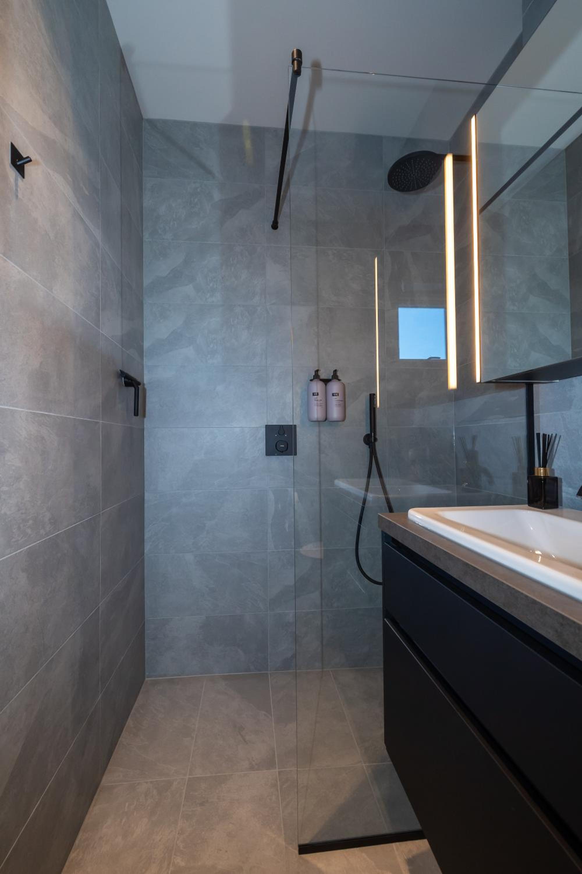LL Properties - Luxury Penthouse