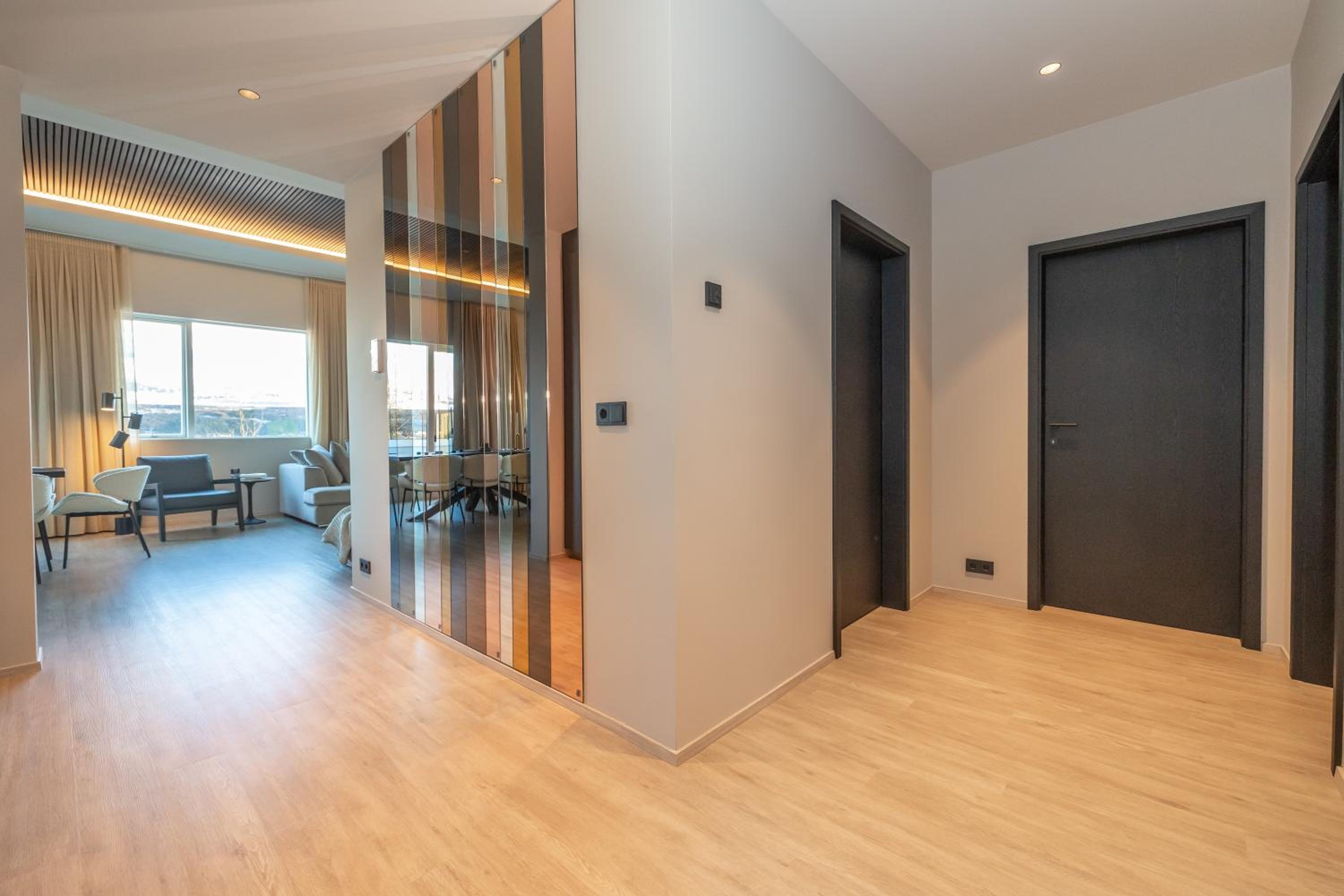 LL Properties - Luxury Penthouse