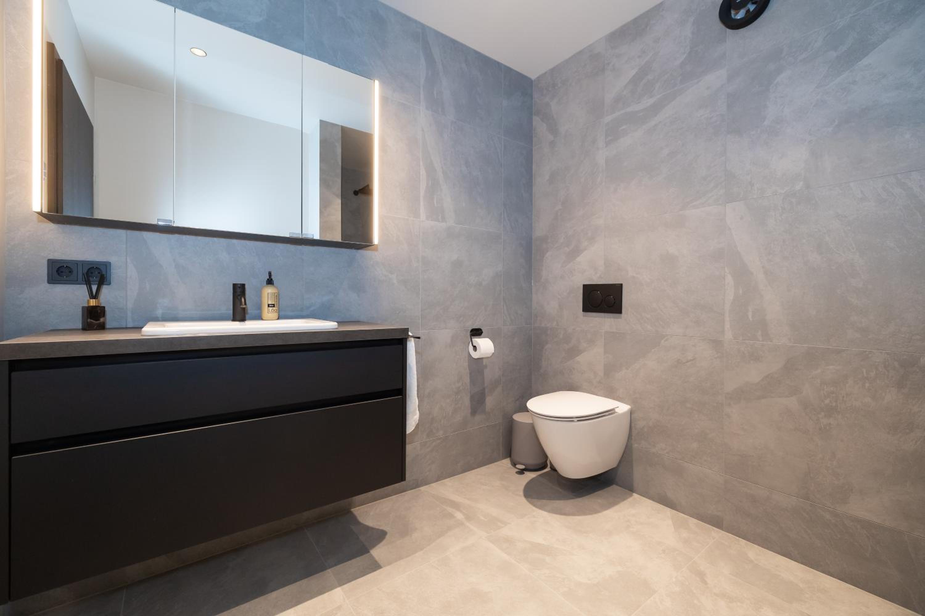LL Properties - Luxury Penthouse
