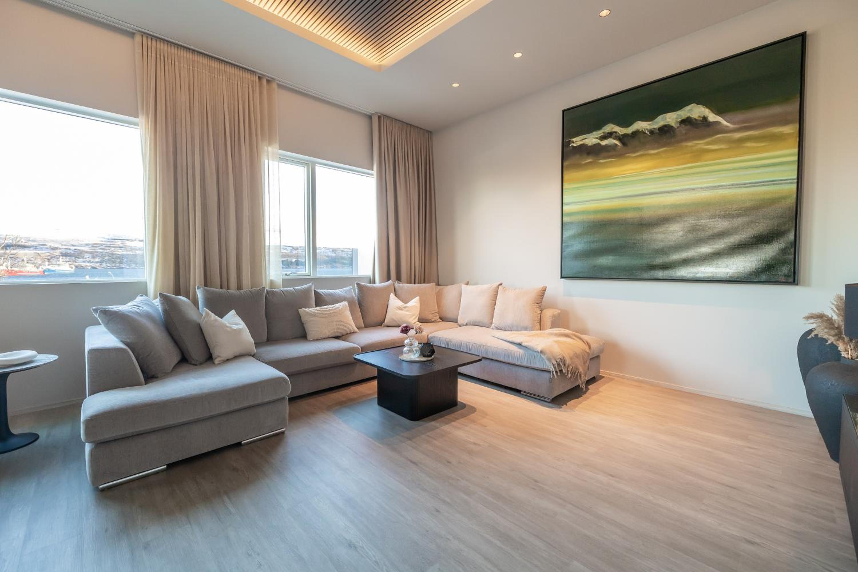 LL Properties - Luxury Penthouse