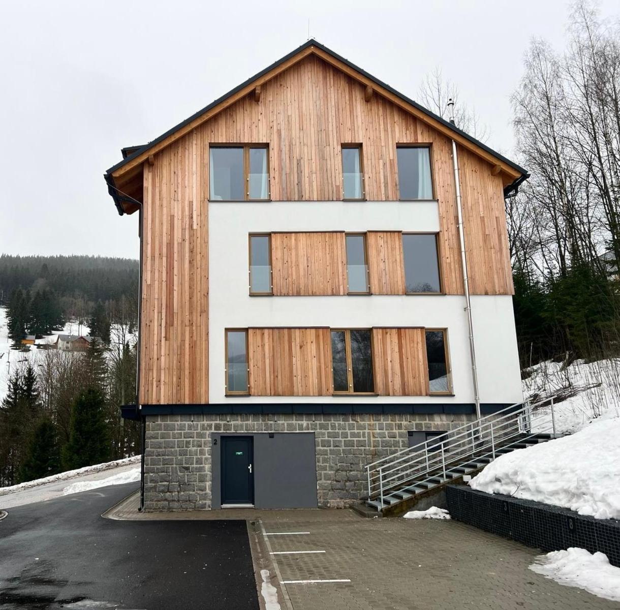 Golden Ridge Apartments
