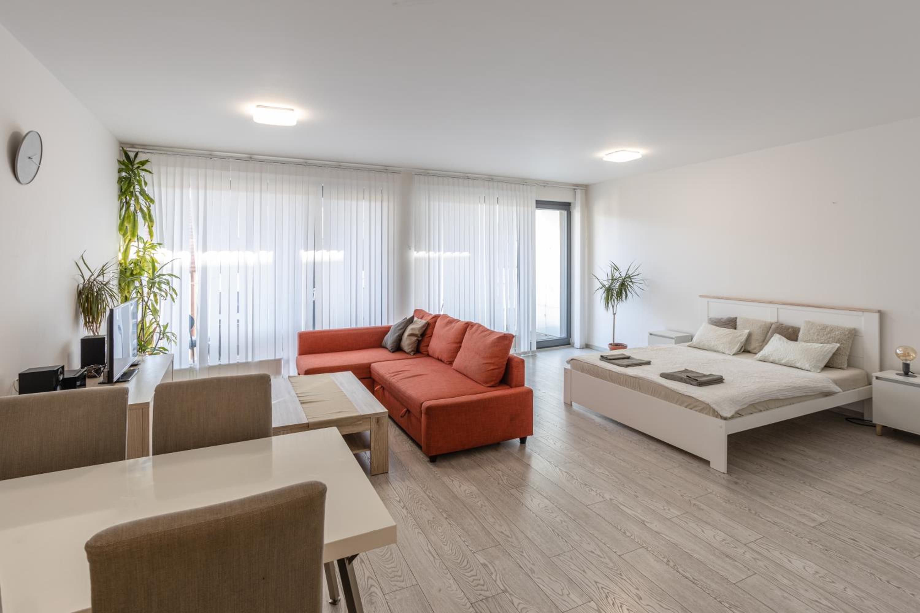 Spacious Terrace Apartment with free private parking