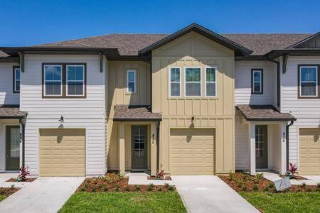 Modern 3BR Lakeview Townhouse with Console & Garage view 4