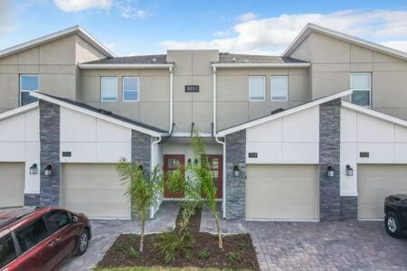 Awesome Thematic 3BR Condo with Garage & Waterpark view 4