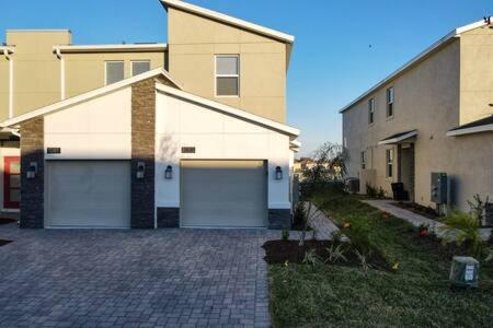 Dazzling Thematic 2BR with 2 Clubhouses view 4