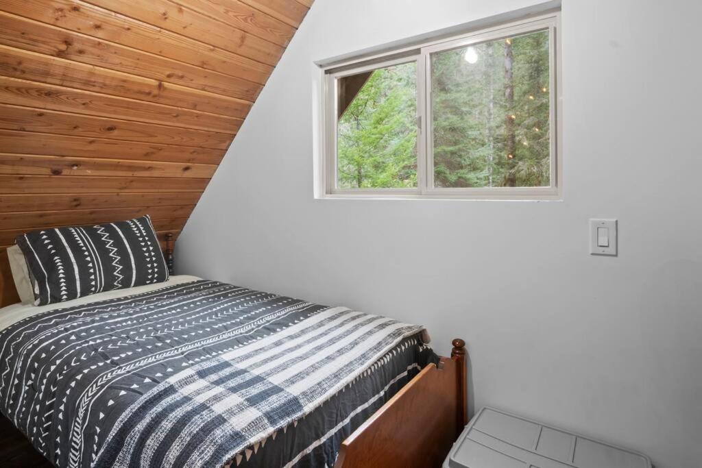 Chalet @ Mt. Rainier Entrance-Hot Tub-Forest Views view 5