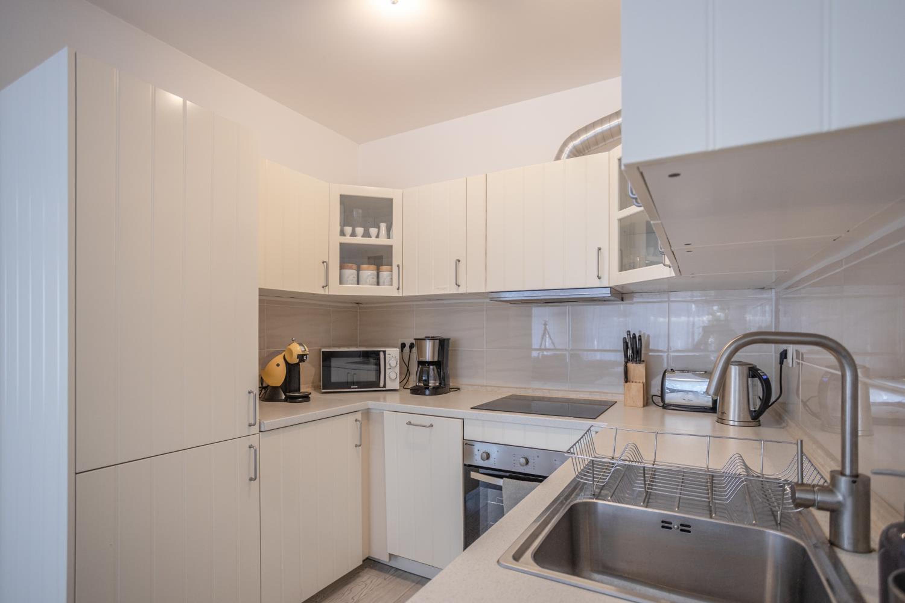 Spacious Terrace Apartment with free private parking