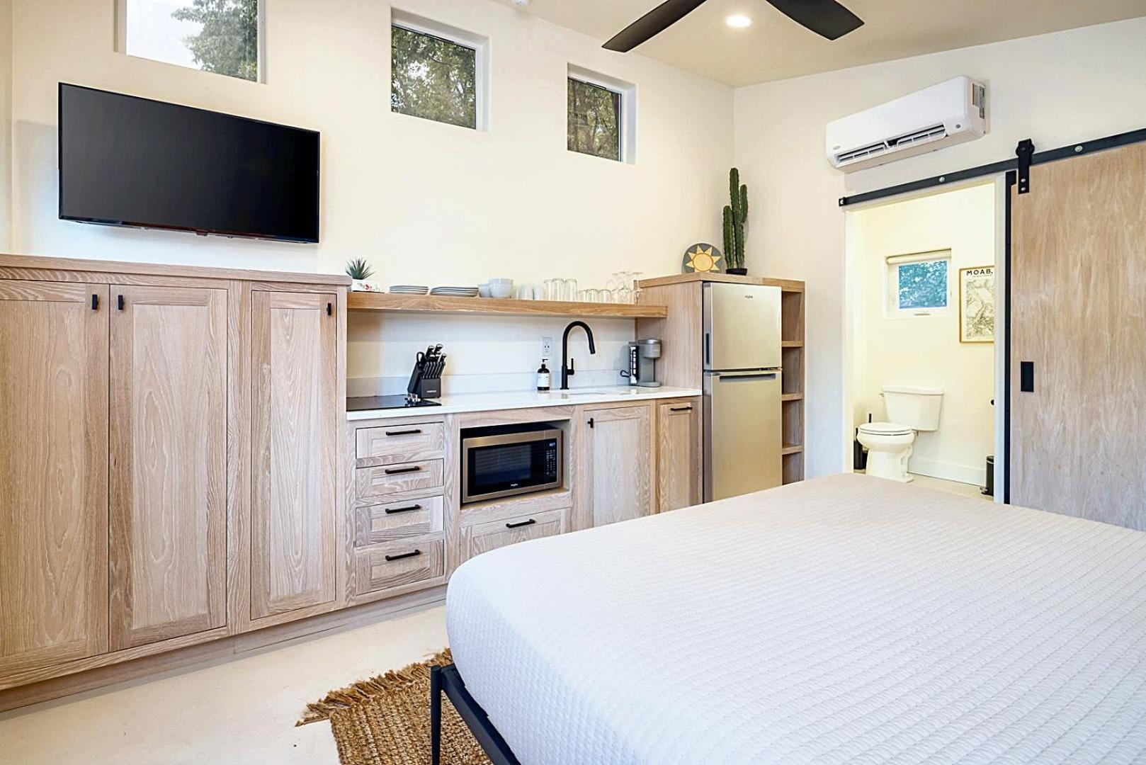 Downtown Kokopelli #1- Newly Remodeled Stylish Studio view 3