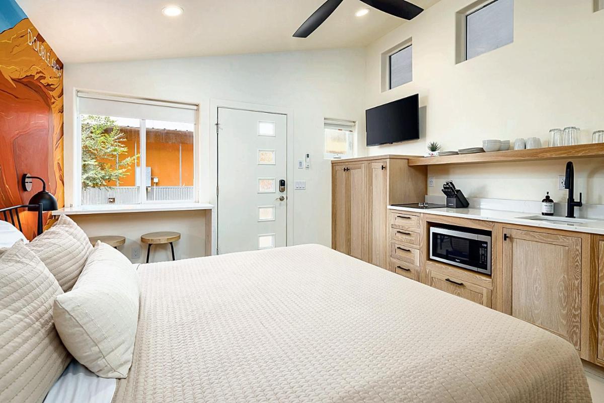 Downtown Kokopelli #1- Newly Remodeled Stylish Studio view 4