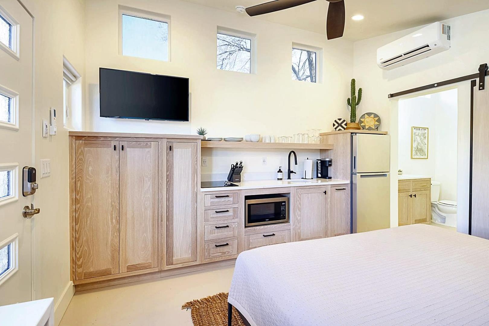 Downtown Kokopelli West 3 - Newly Remodeled Stylish Studio view 3