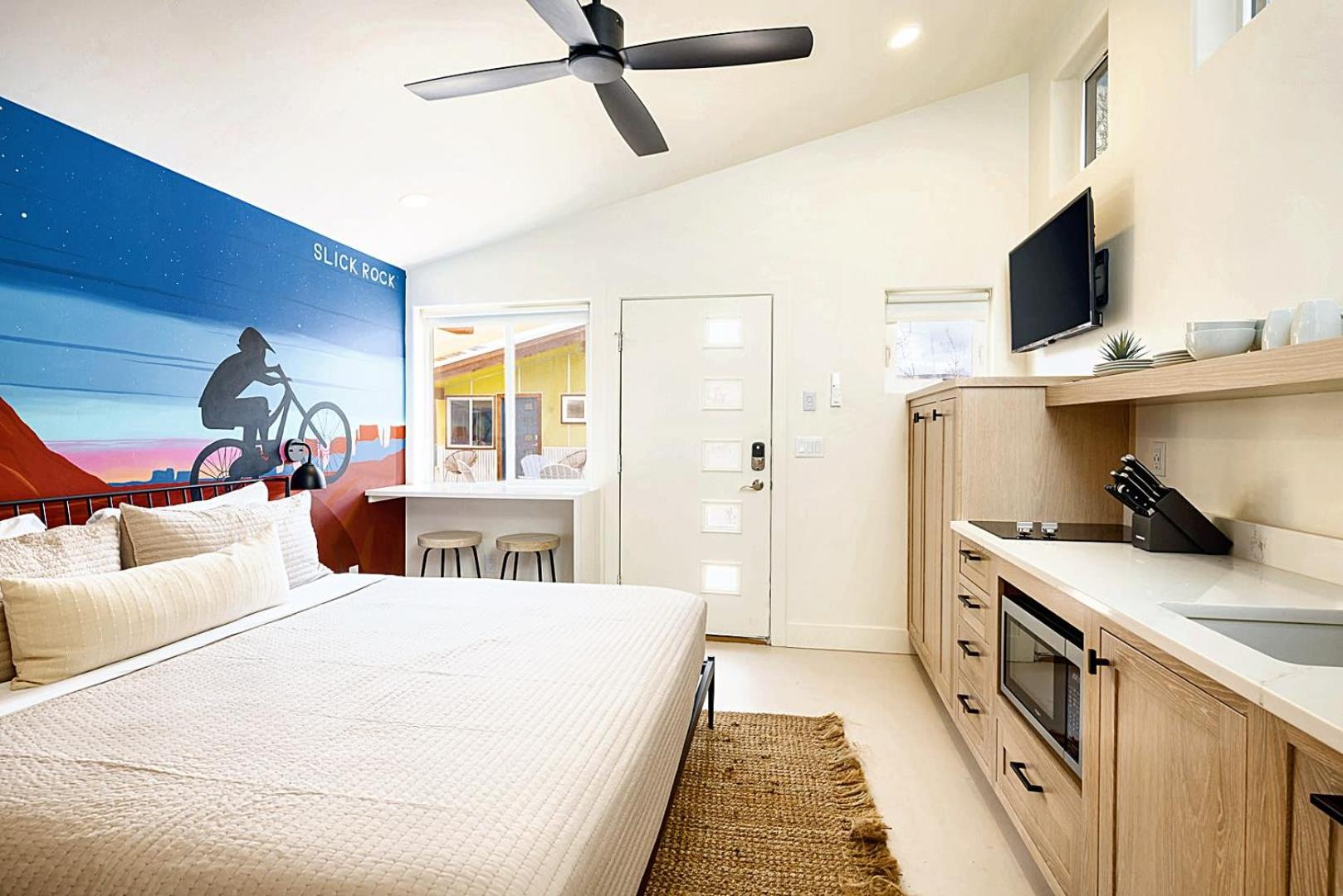 Downtown Kokopelli West 7 - Newly Remodeled Stylish Studio view 4