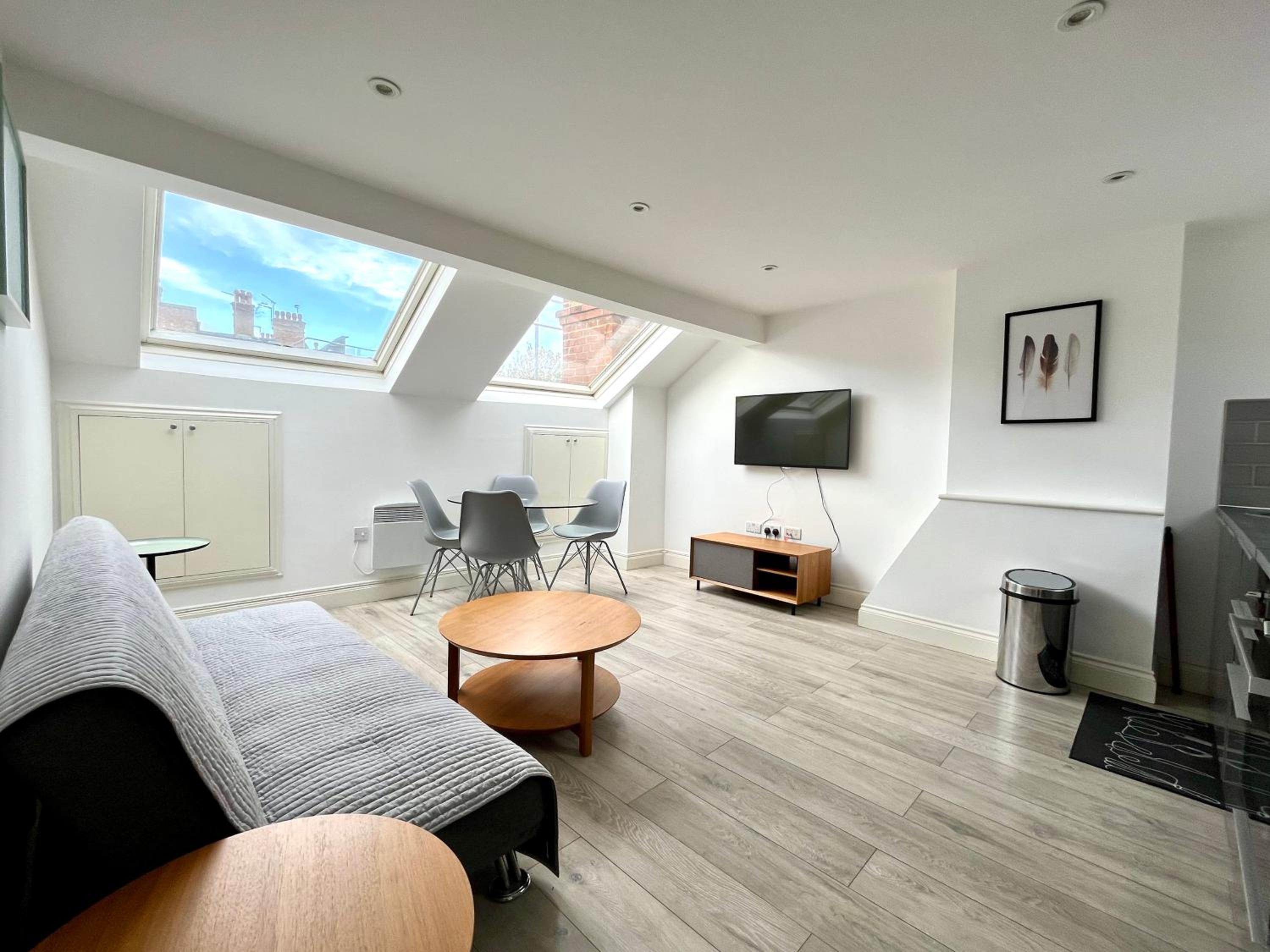 Central, Modern, Westfield, close to Tube station
