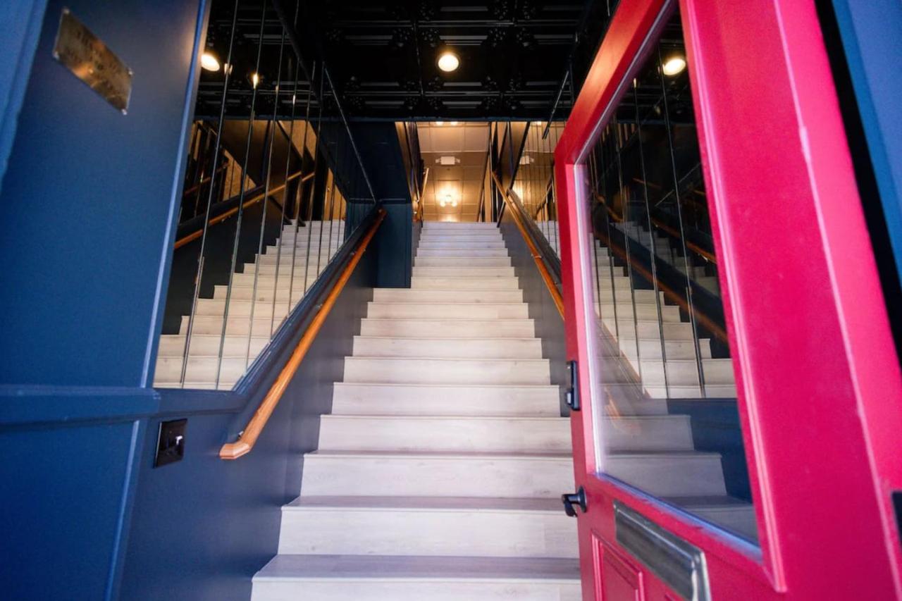 Speakeasy Suites Sleeps 18
