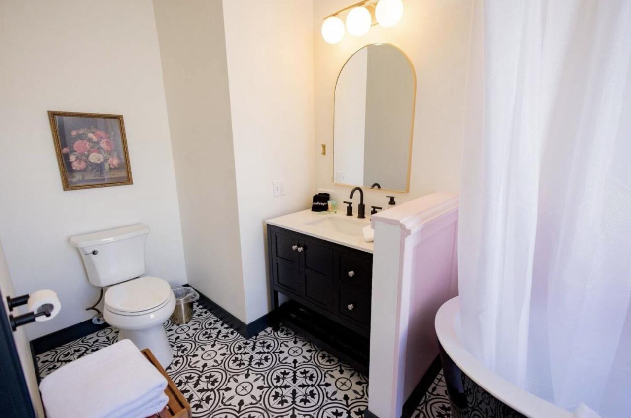 Speakeasy King Suite (Rm 8) view 5