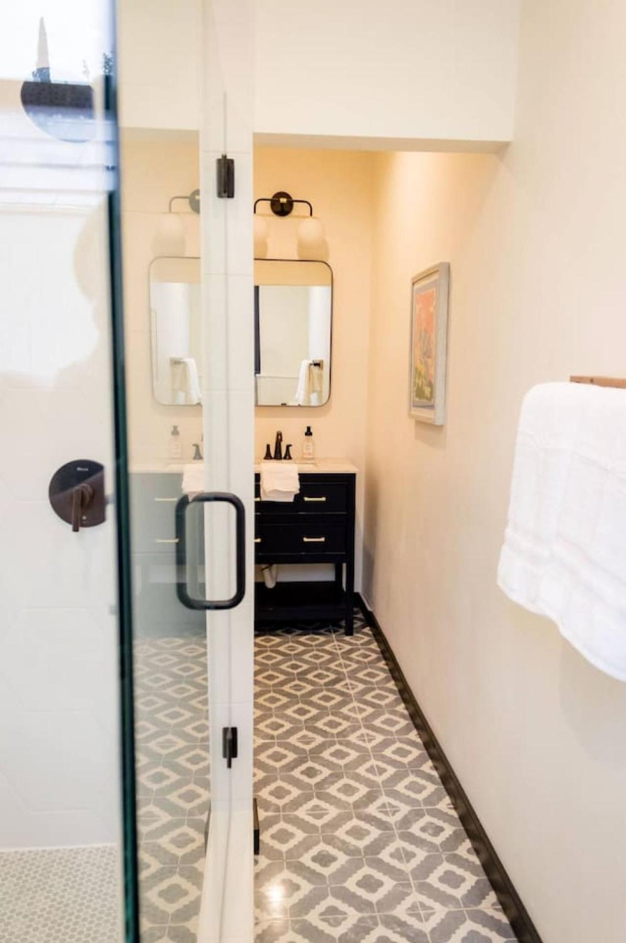 Grass Valley Vacations - Speakeasy Queen Suite (Rm 7) - Property Image 1
