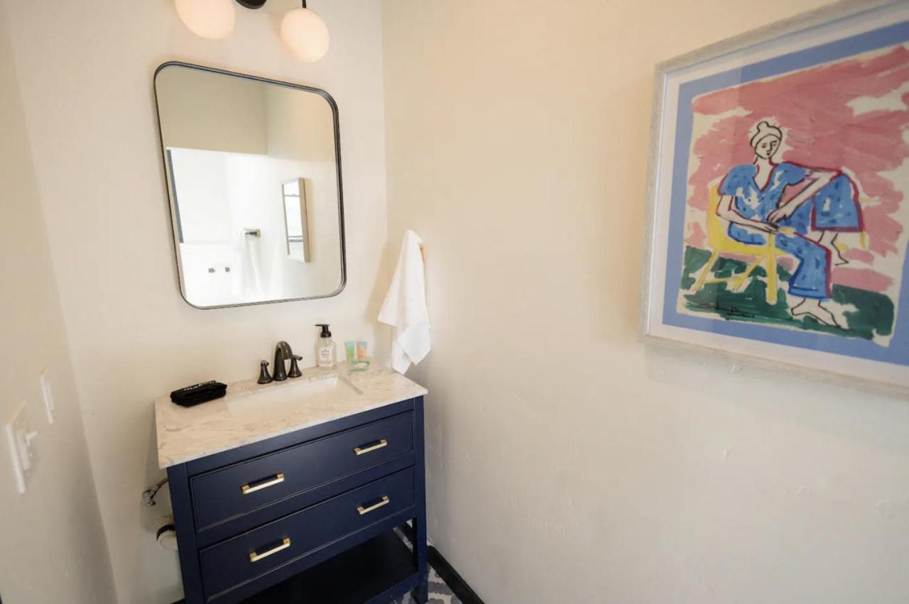 Speakeasy Queen Suite (Rm 7) view 3