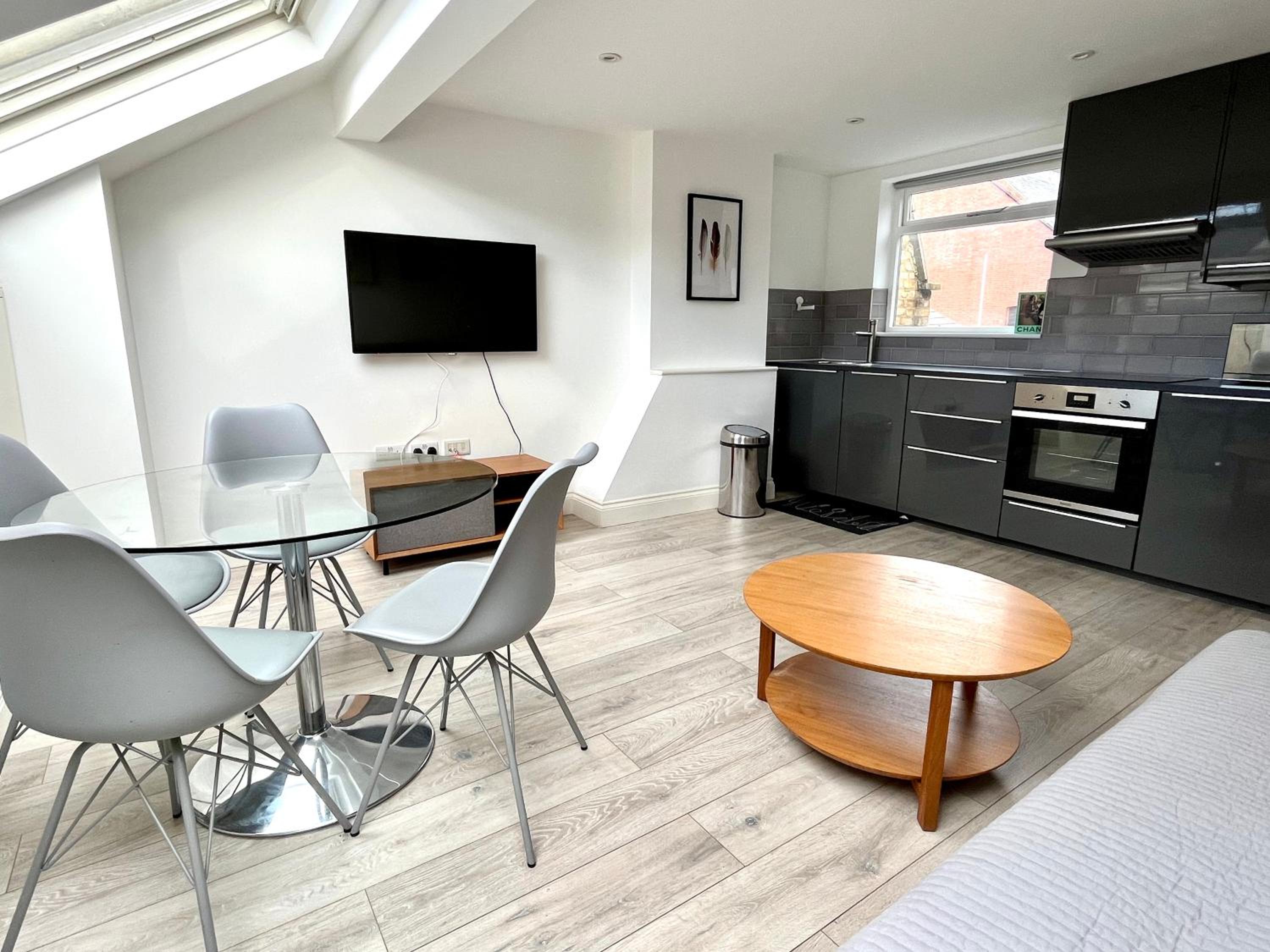 Central, Modern, Westfield, close to Tube station
