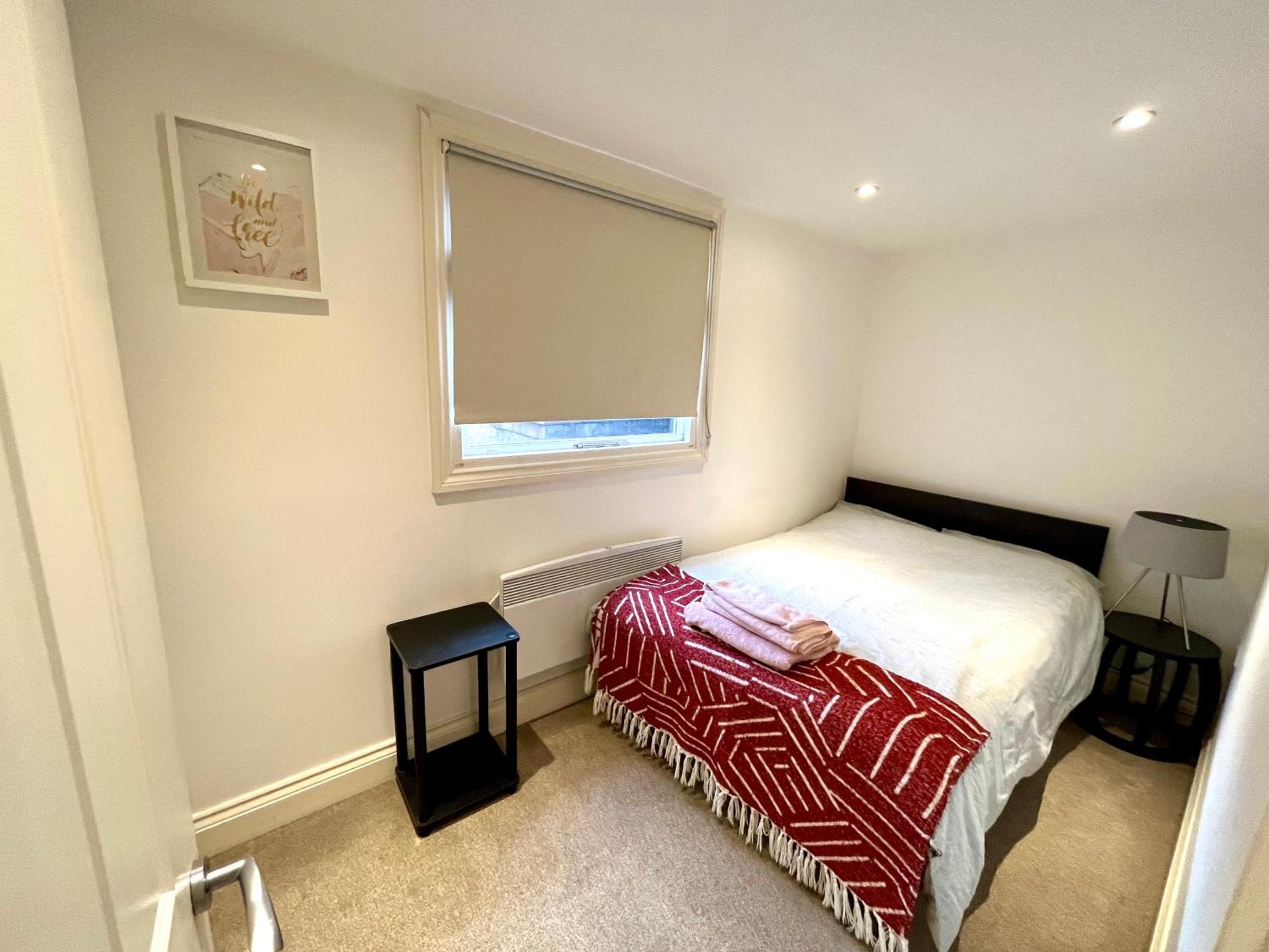 Central, Modern, Westfield, close to Tube station