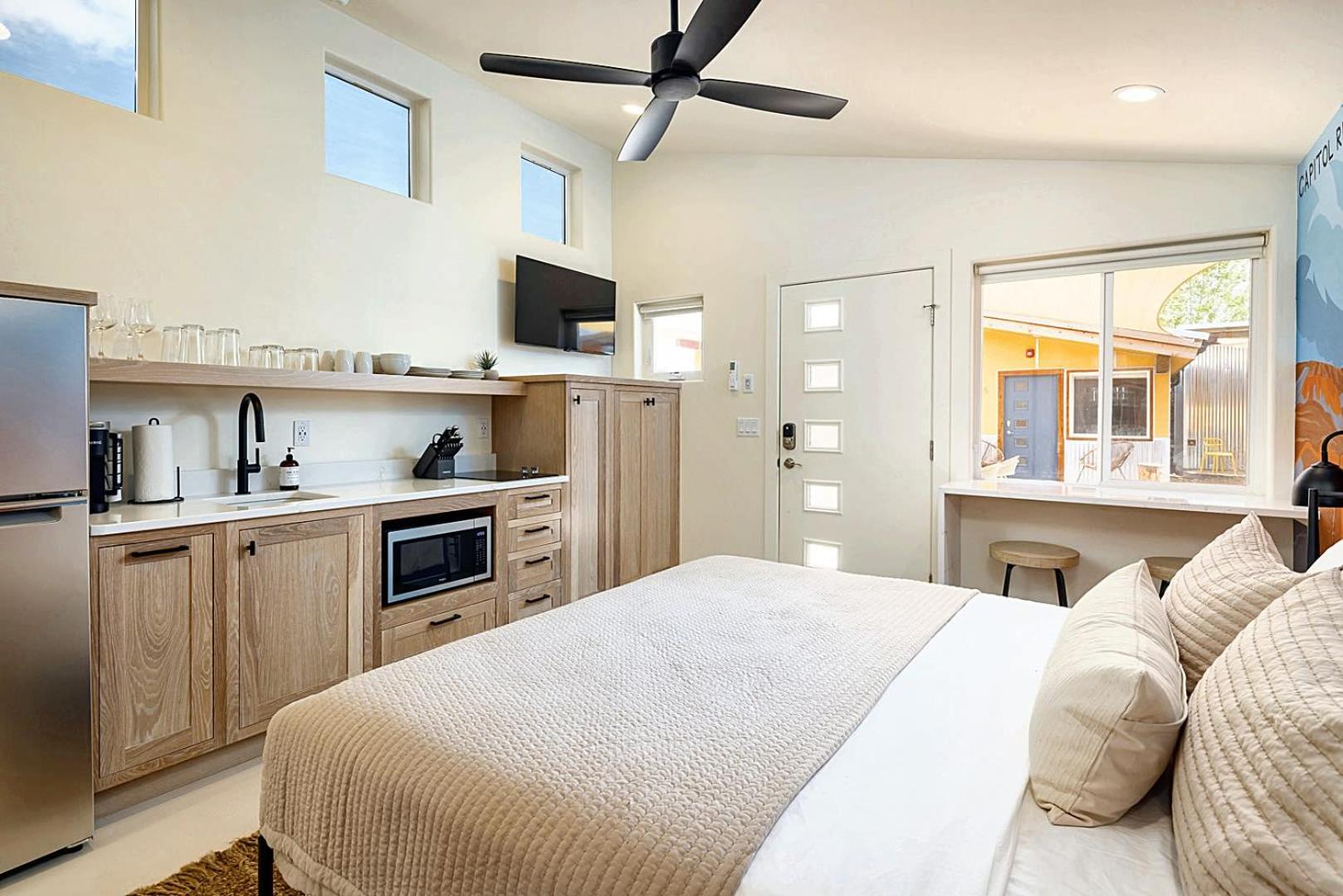Downtown Kokopelli West #10 - Newly Remodeled Stylish Studio view 5