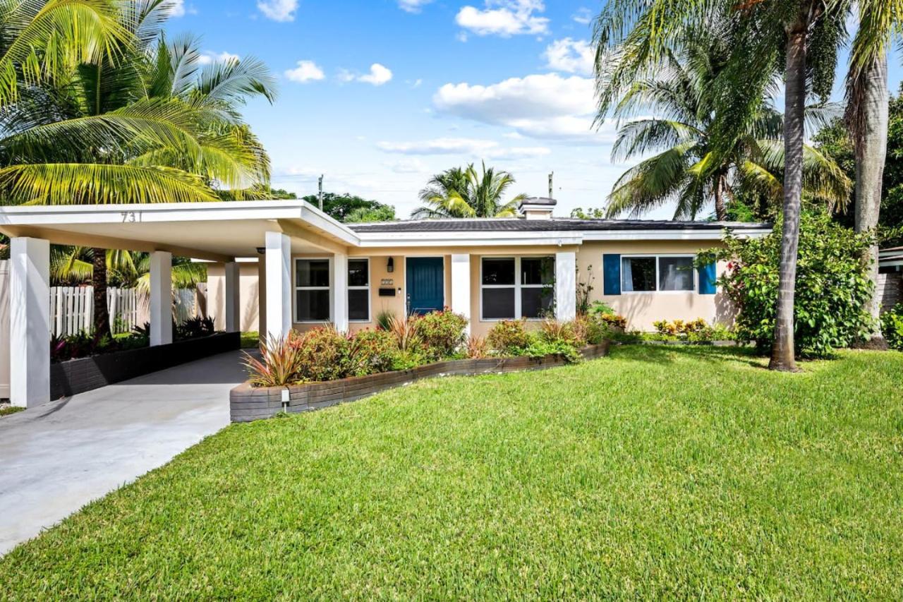 Modern Bungalow near Wilton Drive I Pool Table view 4