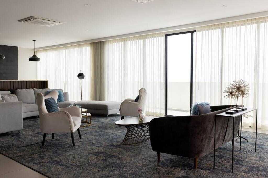 Luxury 3BR Penthouse in Astria 1407 view 2