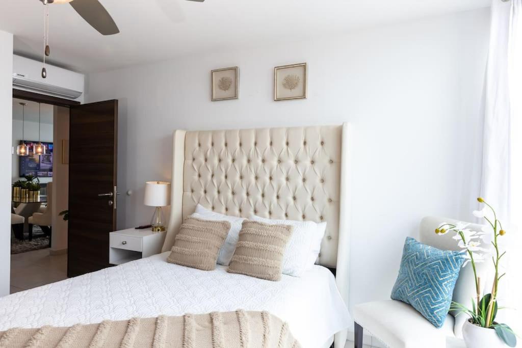 Luxury 3BR Penthouse in Astria 1407 view 3