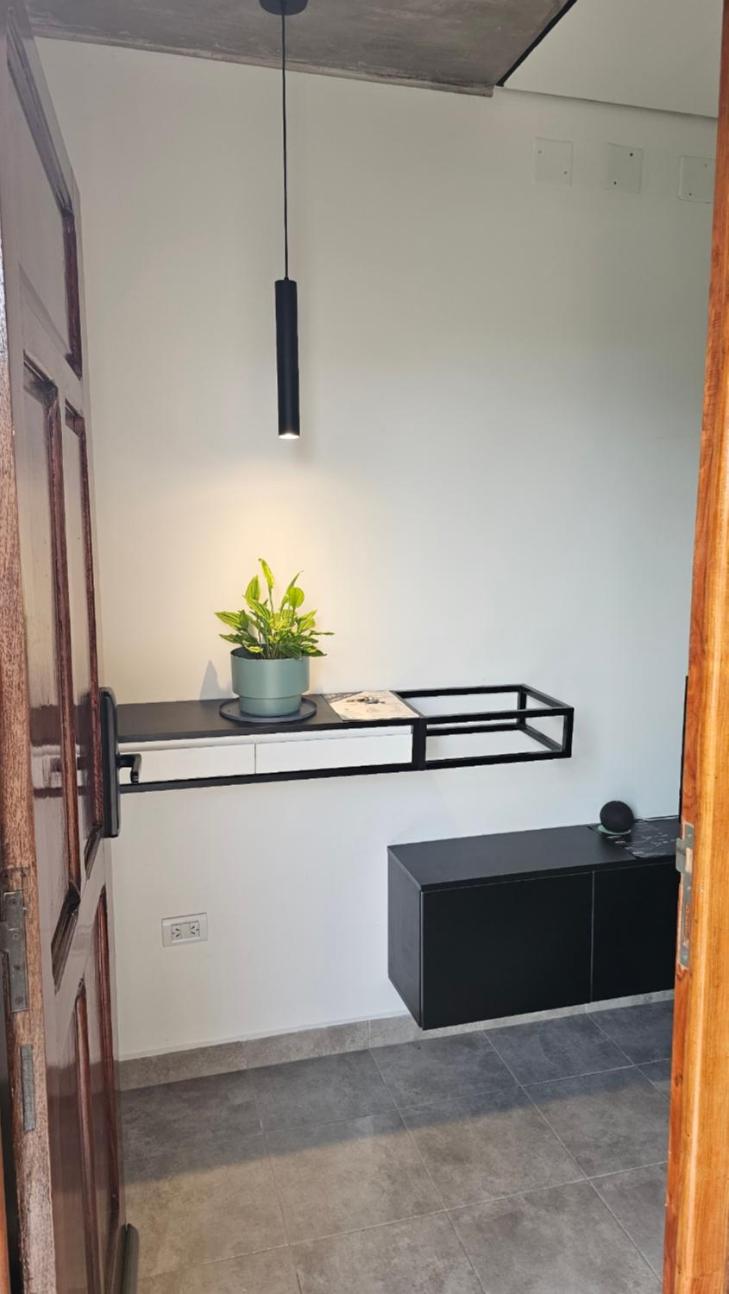 Hotel Casa J moderna con amplio jardín en barrio de profesionales - Image 1