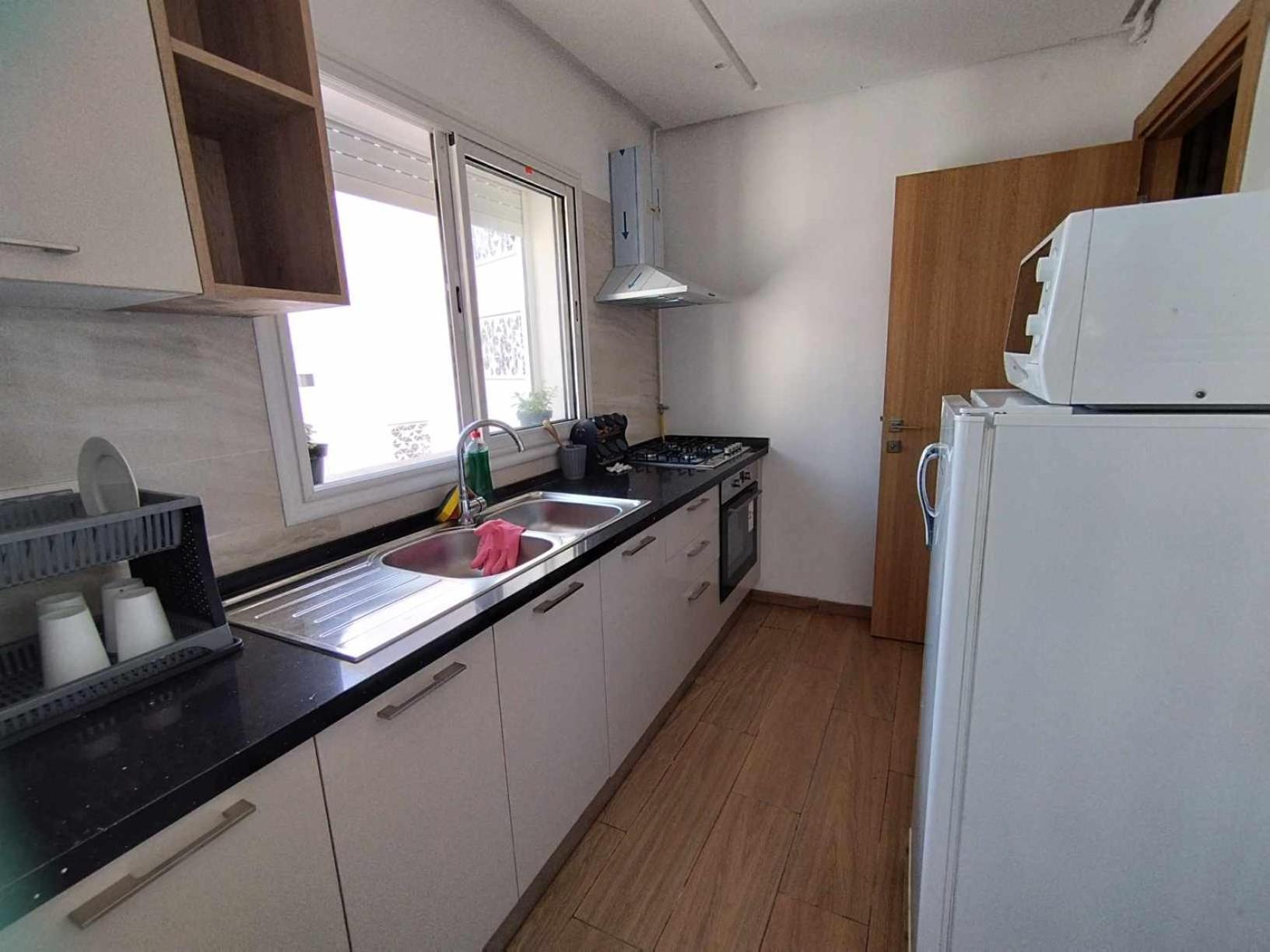 Luxueux appartement S1 Mourouj 6 - Propre, lumineux & bien équipé view 2