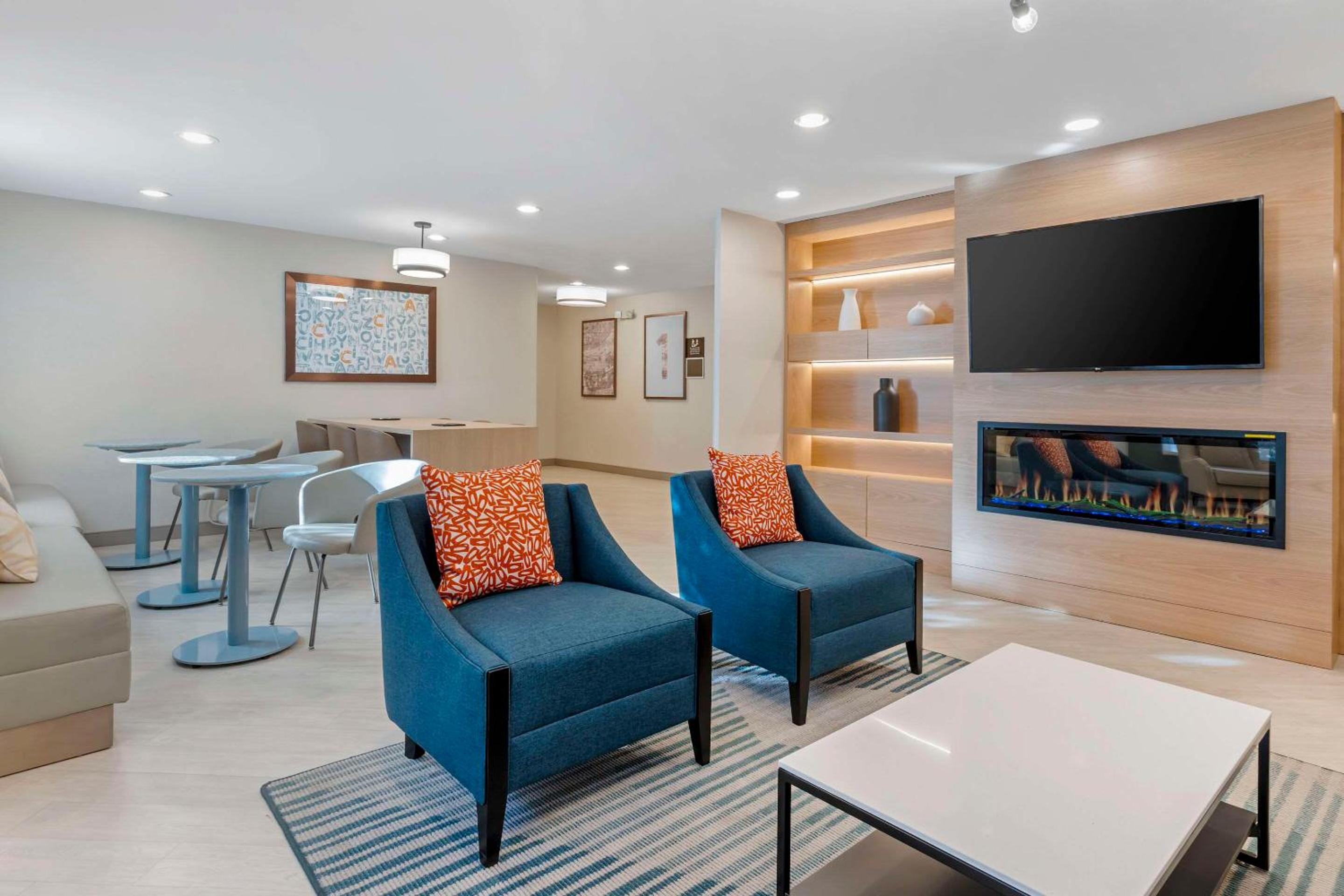 Marina Vacations - Comfort Inn Marina on the Monterey Bay - Property Image 3
