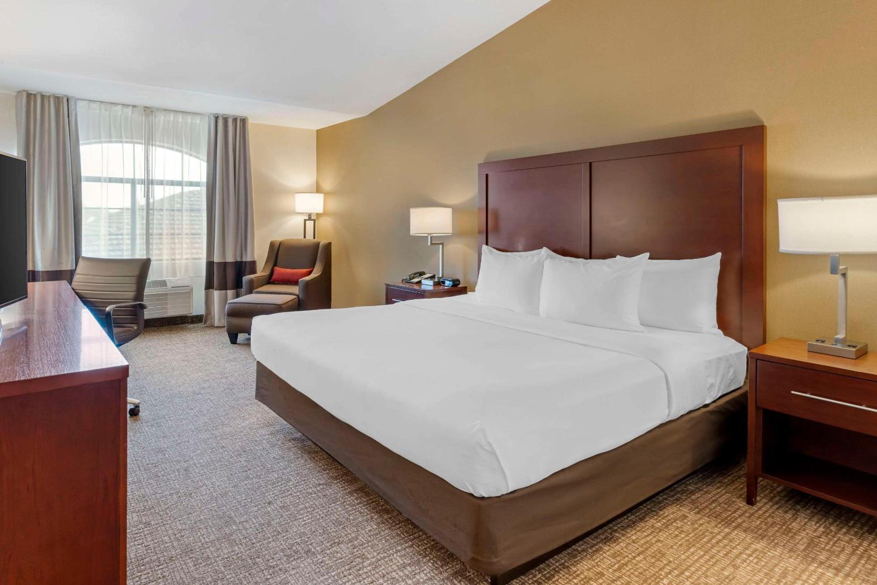 Marina Vacations - Comfort Inn Marina on the Monterey Bay - Property Image 5