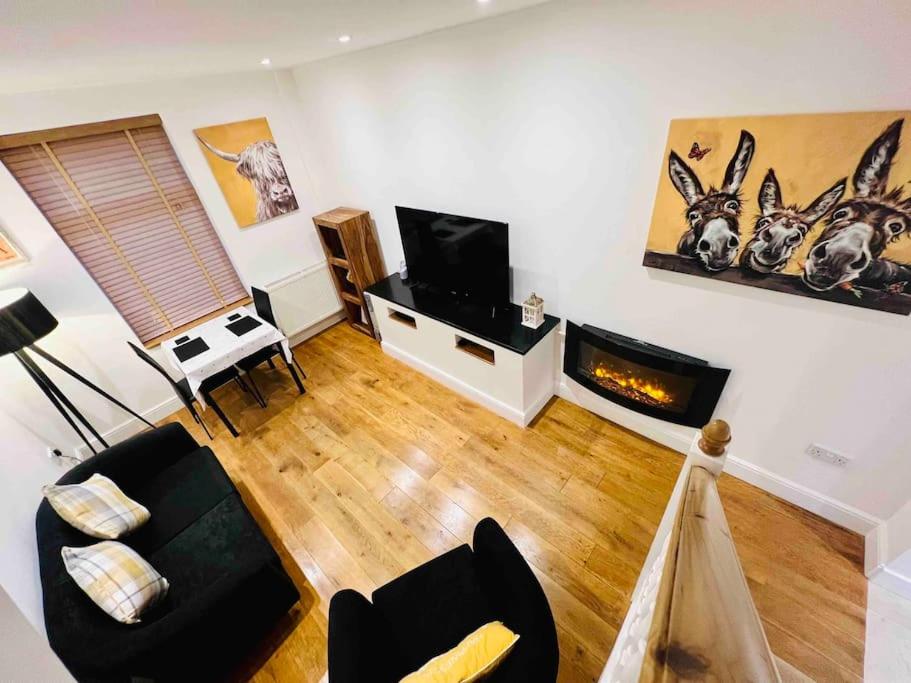 Little Knapp Cottage, East of Church Road, Chichester, West Sussex PO19 7YH view 3