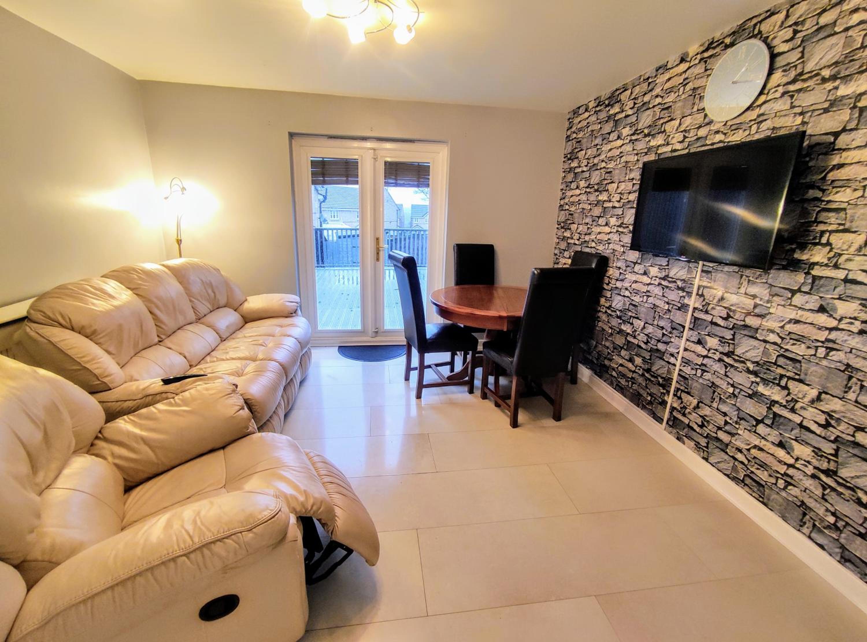 High Rigg House Bradford - Luxury Accomodation with Private Parking view 4