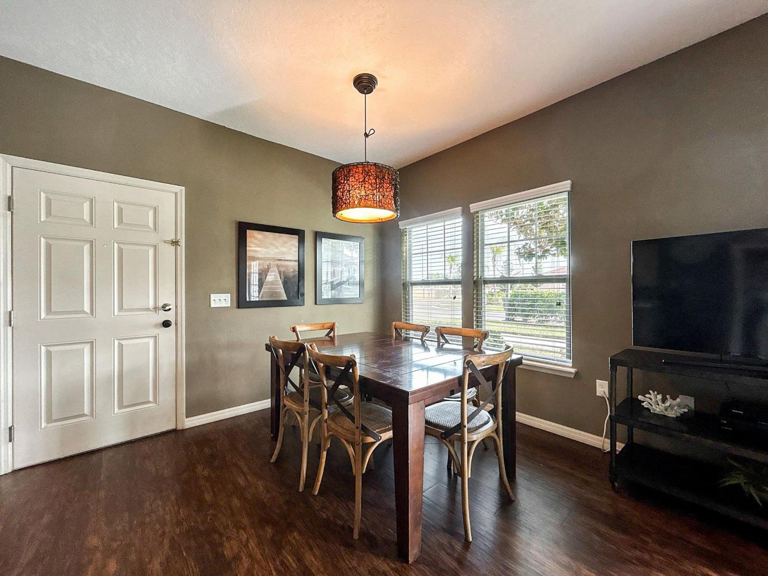 Cozy Townhouse Kissimmee FL. view 2